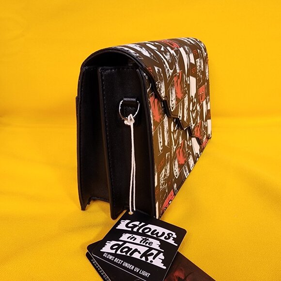 Loungefly IT I Heart Horror It Pennywise Glow In Dark Halloween Crossbody Bag - Picture 3 of 12